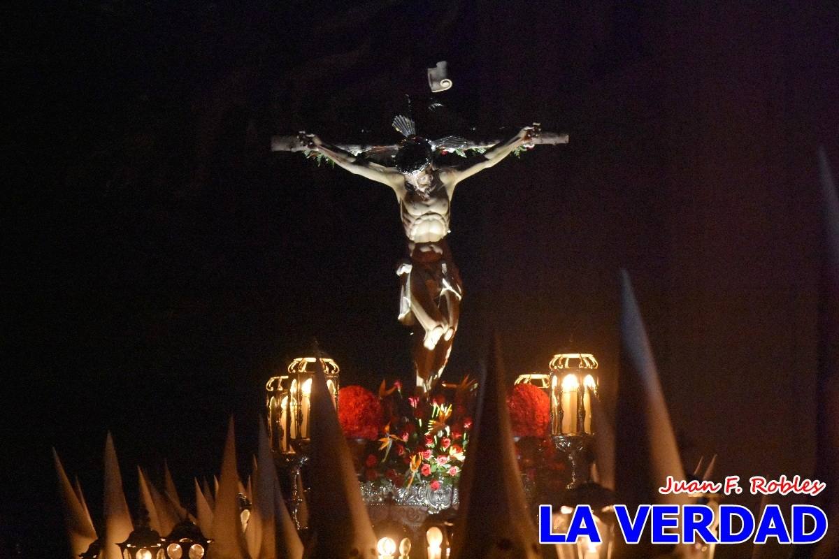 El Cristo de los Voluntarios inunda de solemnidad la medianoche