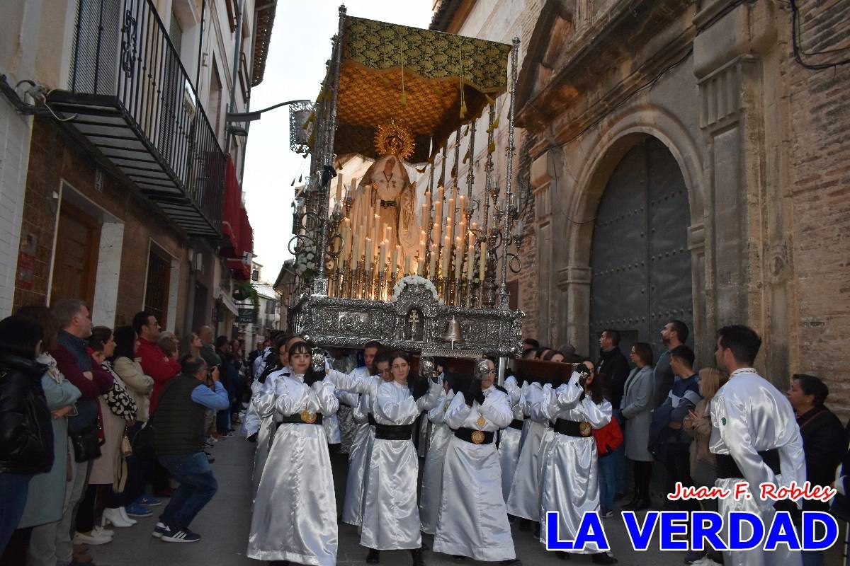 La Virgen Blanca reinó en la tarde del Jueves Santo