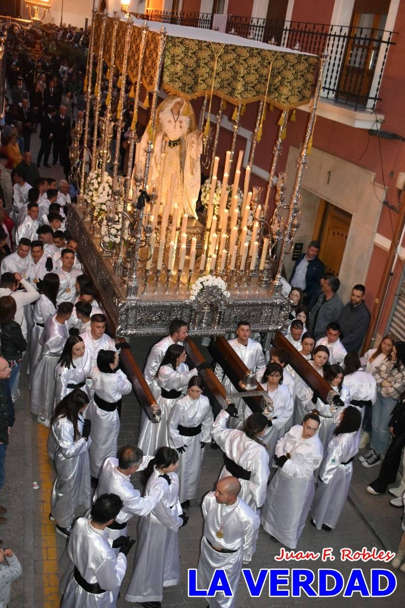 La Virgen Blanca reinó en la tarde del Jueves Santo