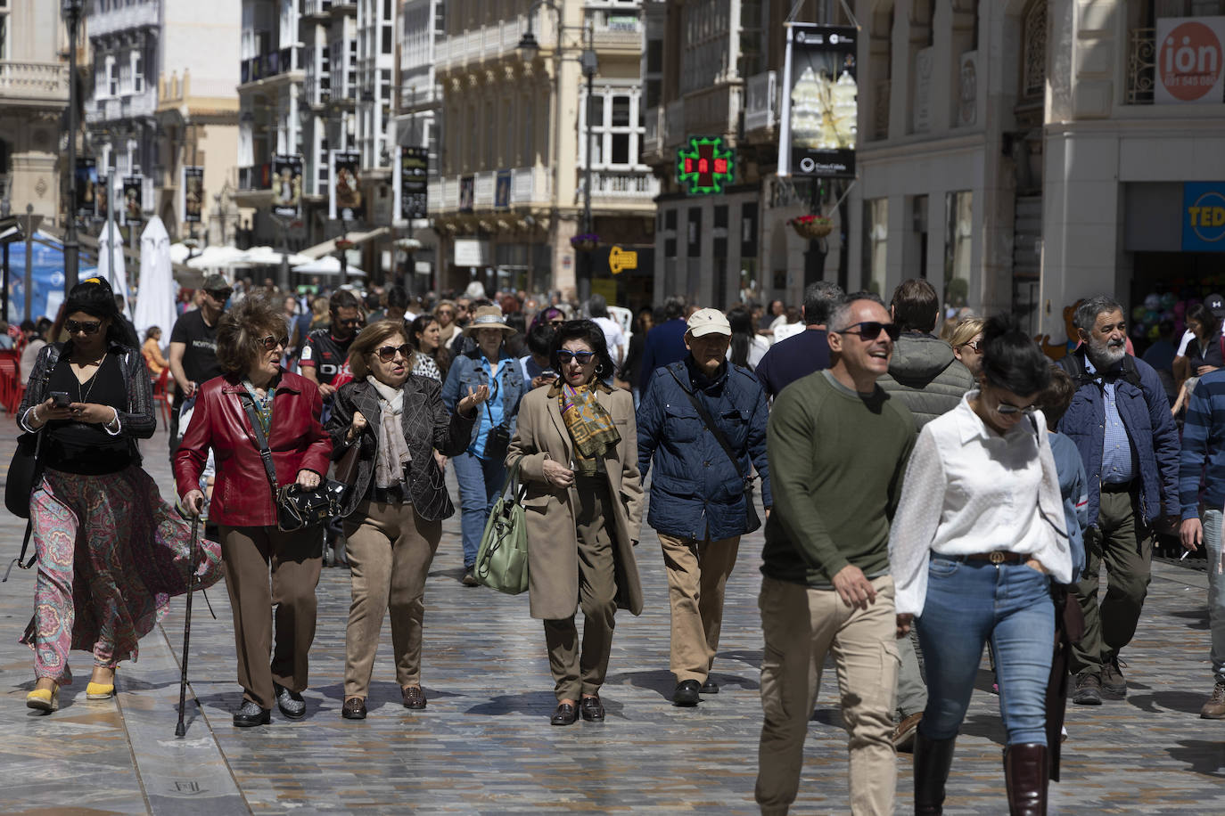 Jueves Santo de encuentros y mucho turismo en Cartagena