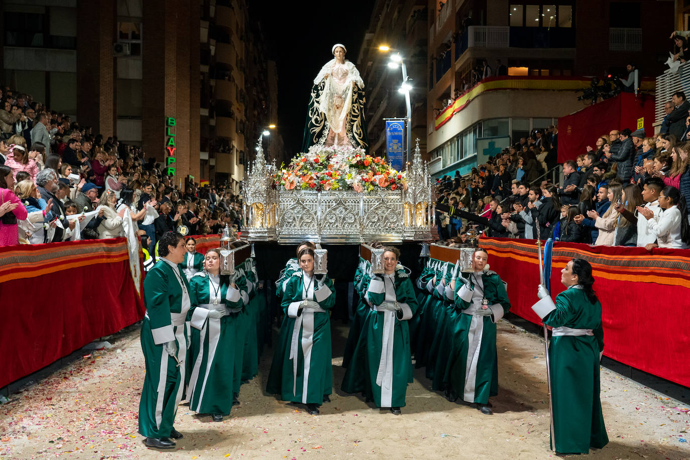 Imágenes del Paso Blanco de Lorca en el Viernes Santo