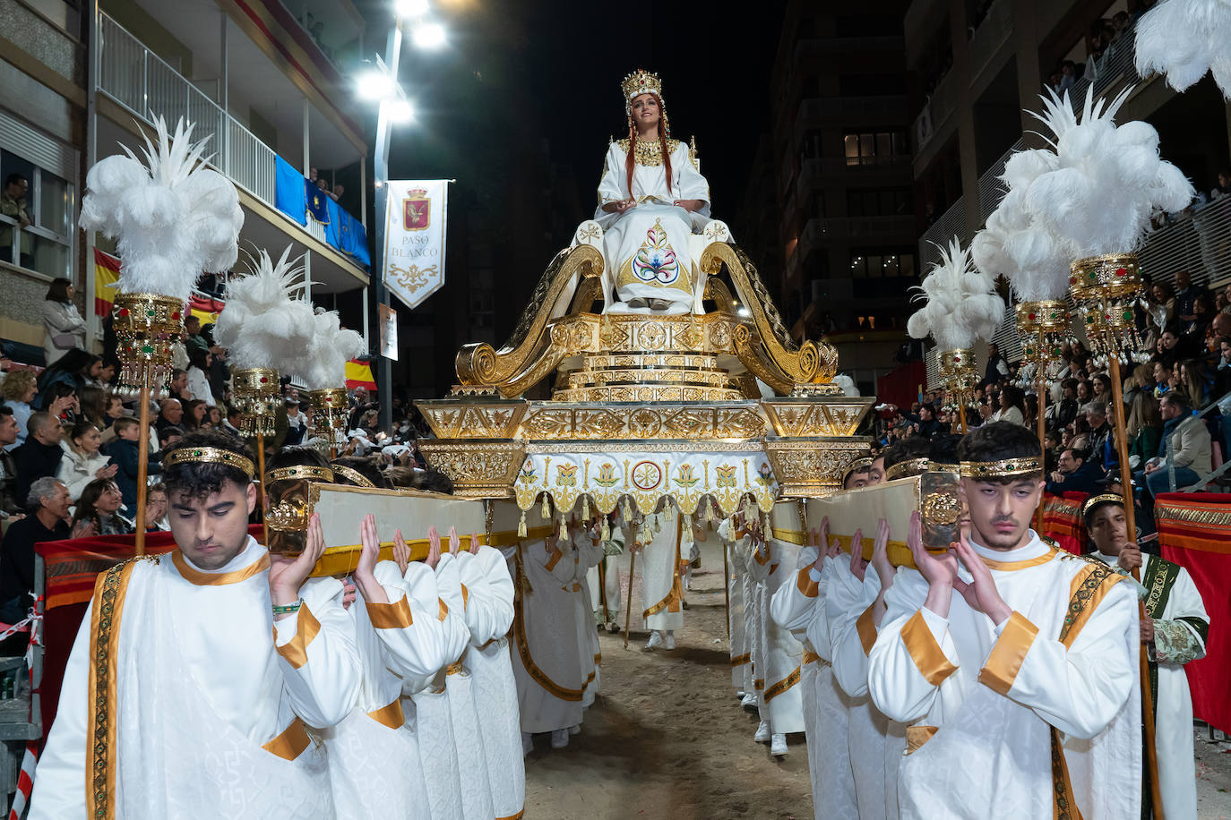 Imágenes del Paso Blanco de Lorca en el Viernes Santo