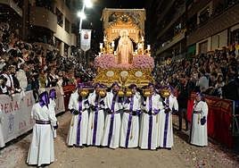 Imágenes del Paso Blanco de Lorca en el Viernes Santo