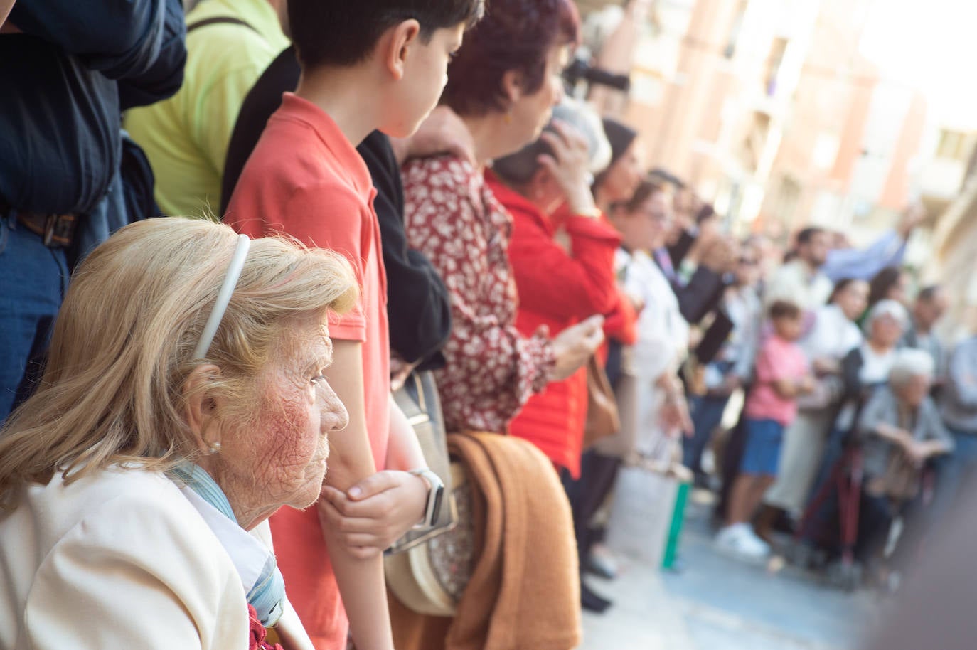 El Cristo Yacente recorre las calles de Murcia, en imágenes