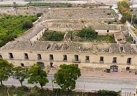 Vista aérea de Las Posadas del Duque de Alba, en Librilla, y el terreno aledaño.