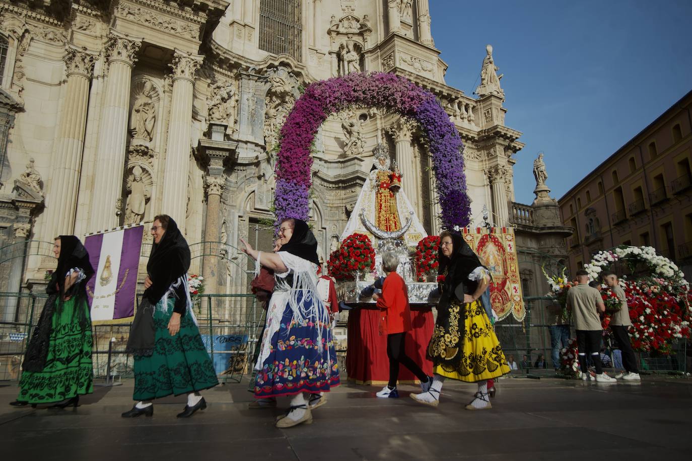 Las imágenes de la ofrenda floral a la Virgen de la Fuensanta