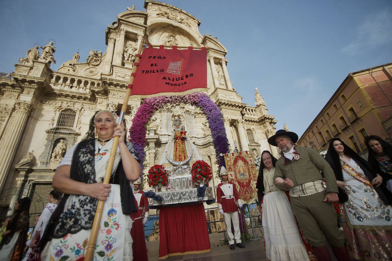 Las imágenes de la ofrenda floral a la Virgen de la Fuensanta
