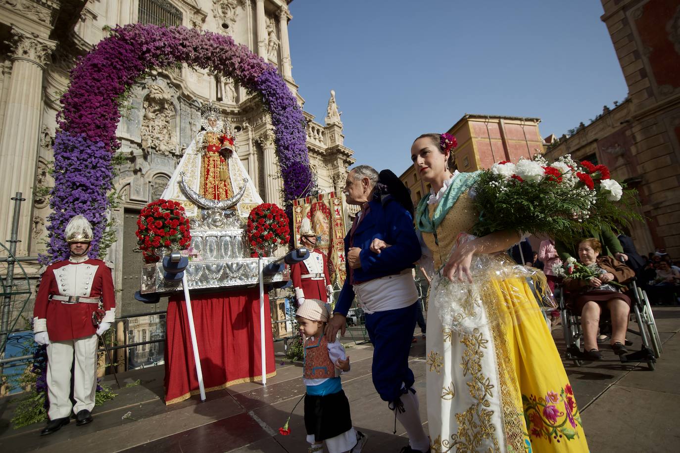 Las imágenes de la ofrenda floral a la Virgen de la Fuensanta