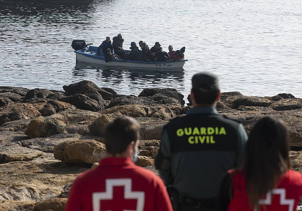 Llegada de una patera a Isla Plana, en una imagen de archivo.