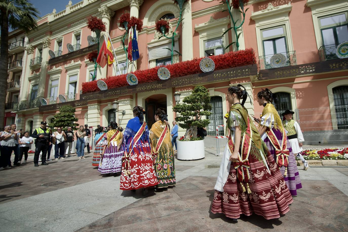 Las imágenes de la recepción de las Reinas de la Huerta de Murcia en el Palacio de San Esteban