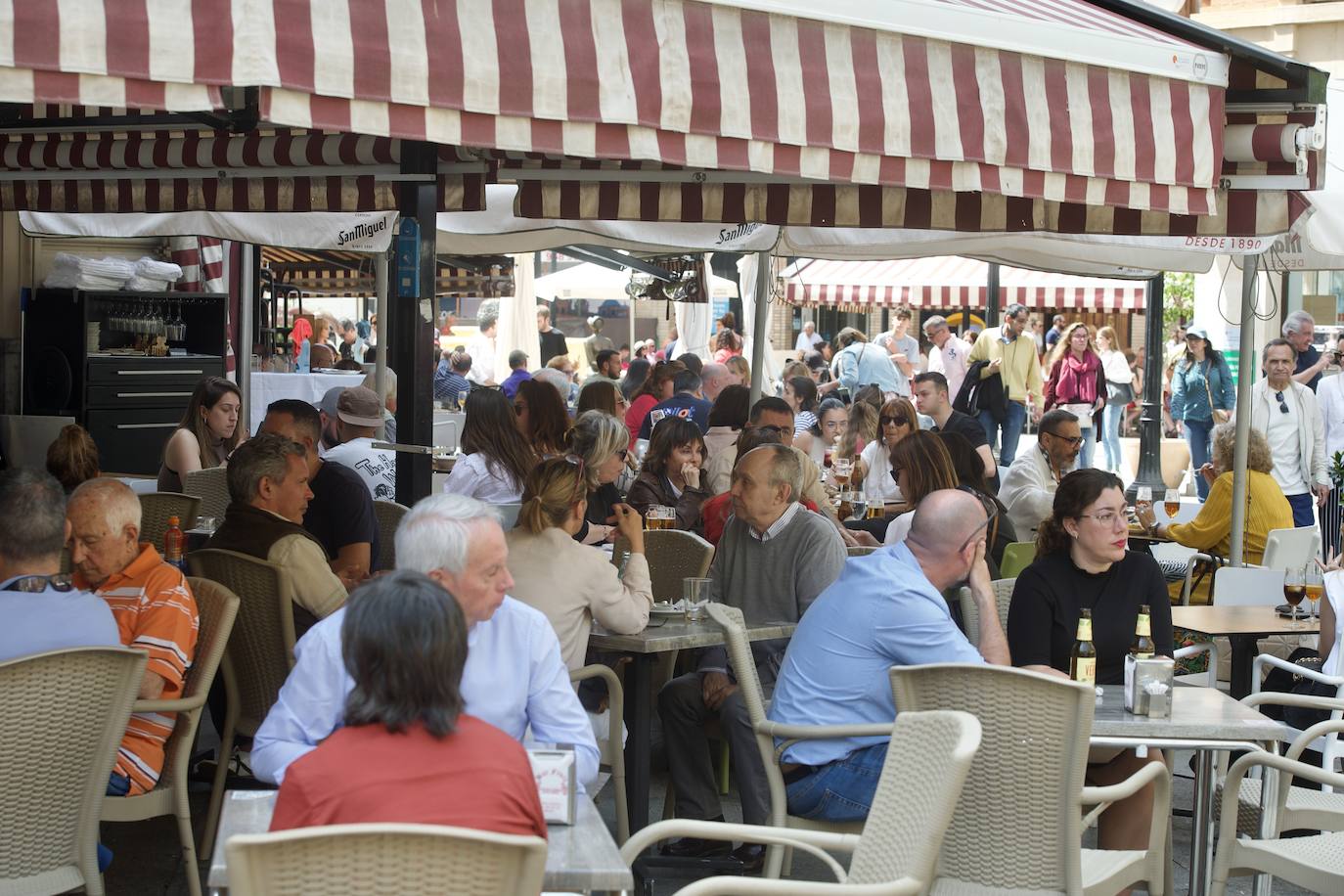 Bares y restaurantes de Murcia llenos en Semana Santa