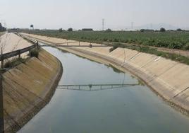 Canal del Postrasvase a su paso por el Campo de Cartagena.