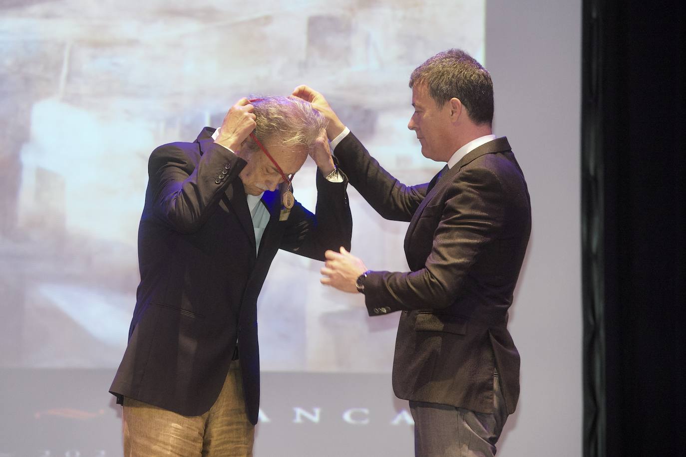 Pedro Cano recibe la Medalla de Oro de Blanca