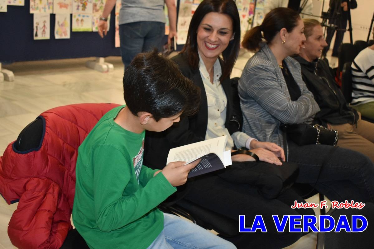 El poemario «Partituras del corazón» llena de emociones la Casa de Cultura de Caravaca