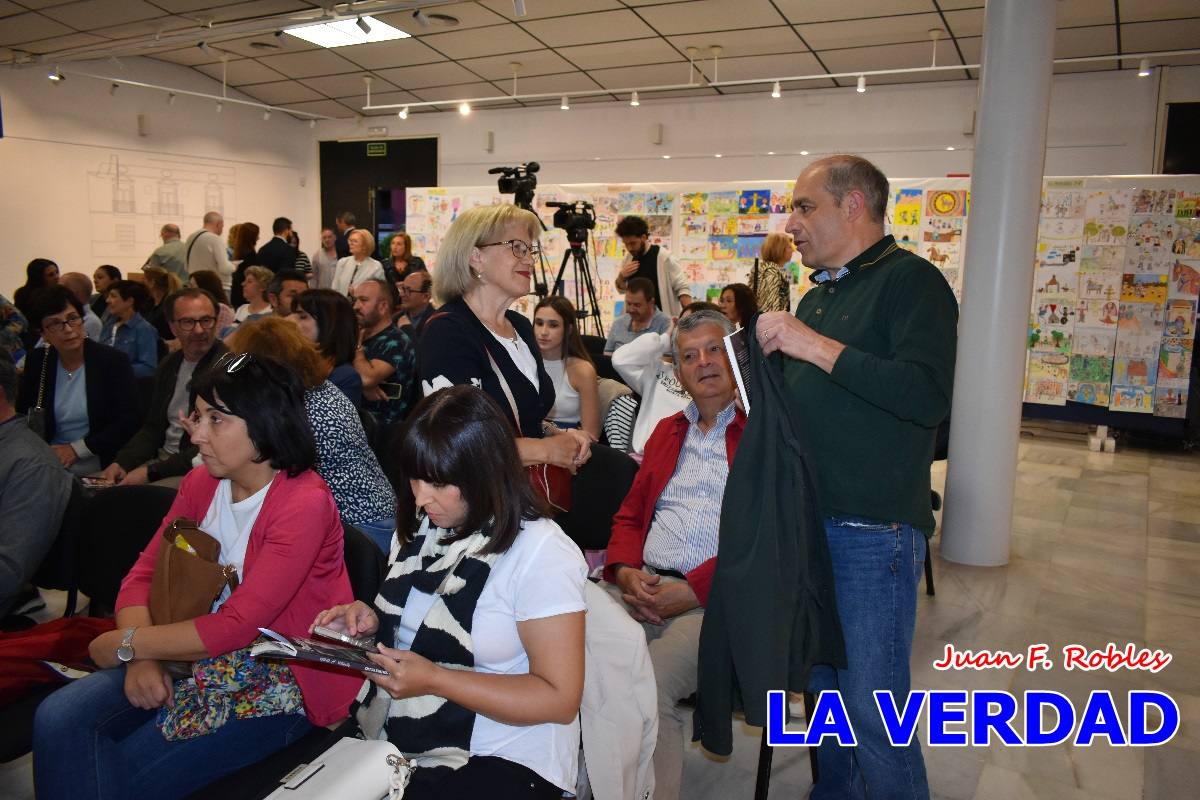 El poemario «Partituras del corazón» llena de emociones la Casa de Cultura de Caravaca