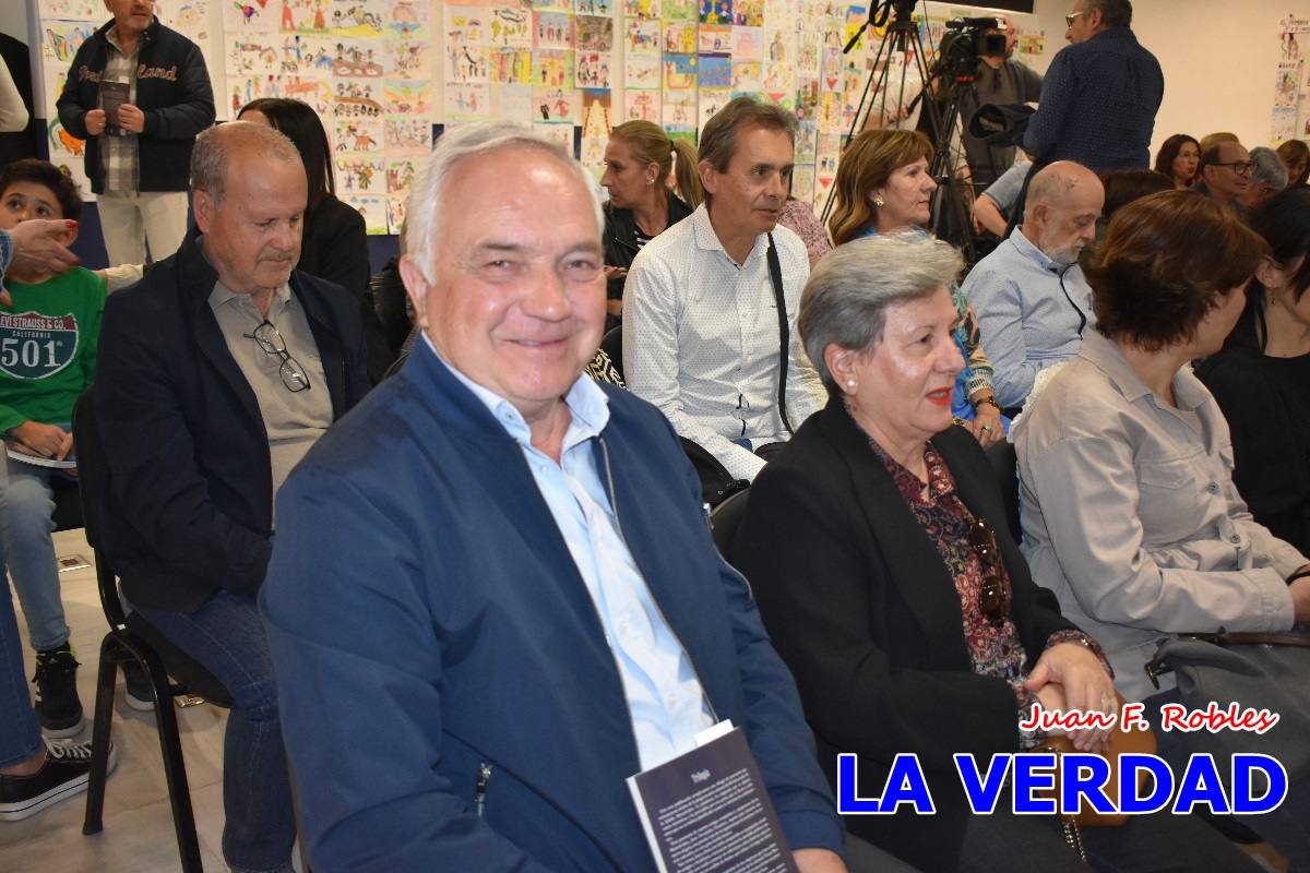 El poemario «Partituras del corazón» llena de emociones la Casa de Cultura de Caravaca