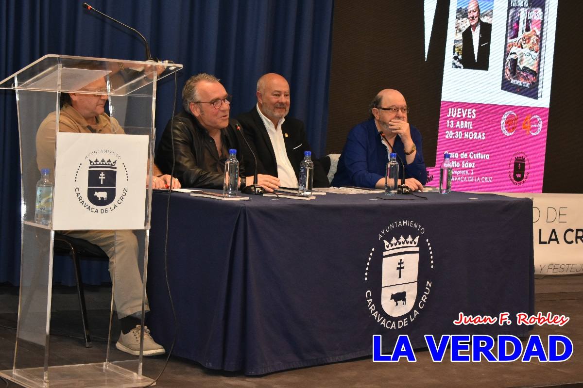 El poemario «Partituras del corazón» llena de emociones la Casa de Cultura de Caravaca