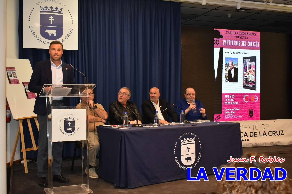 El poemario «Partituras del corazón» llena de emociones la Casa de Cultura de Caravaca