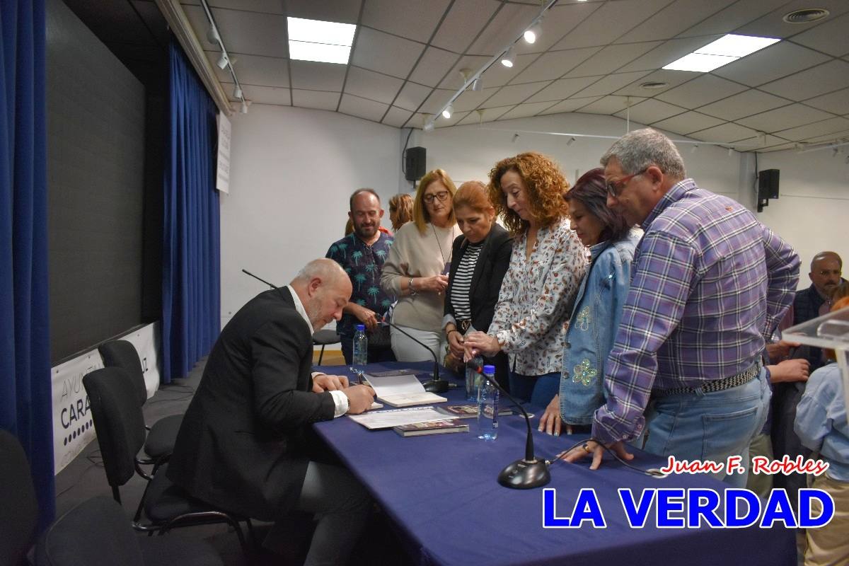 El poemario «Partituras del corazón» llena de emociones la Casa de Cultura de Caravaca