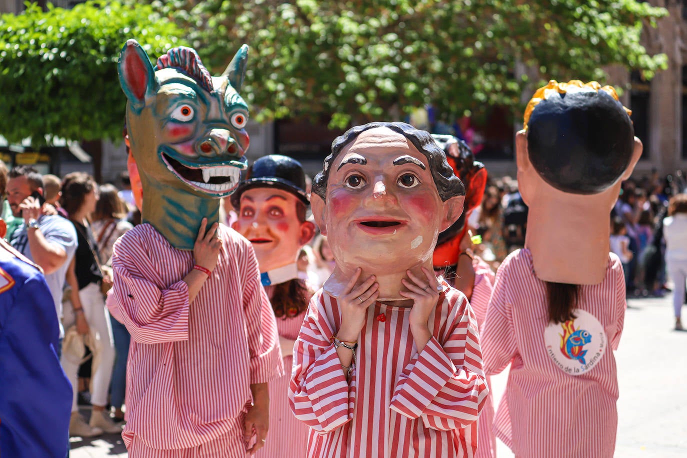 El desfile de Doña Sardina por el centro de Murcia, en imágenes