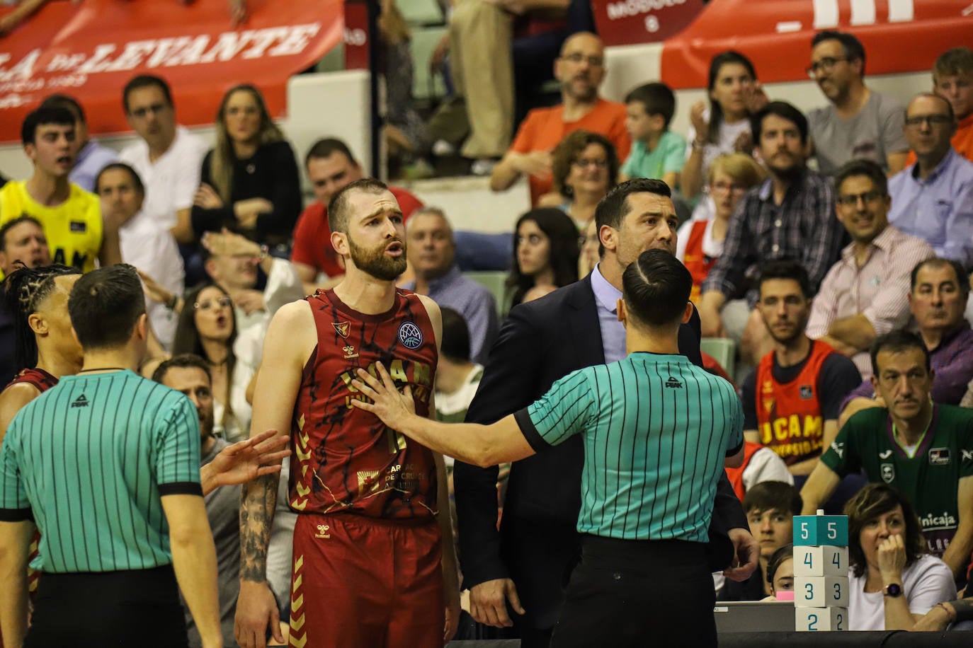 Las imágenes del partido entre el UCAM Murcia y el Zaragoza