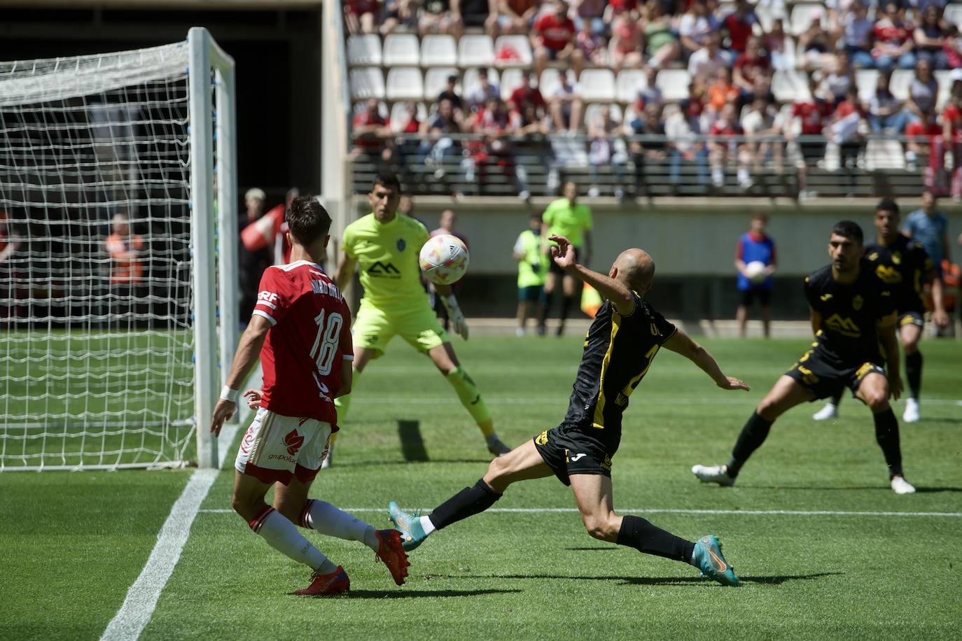 El partido del Real Murcia frente al Atlético Baleares, en imágenes