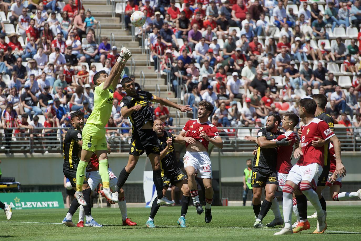 El partido del Real Murcia frente al Atlético Baleares, en imágenes