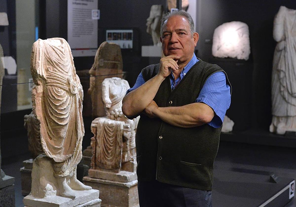 Conservador del MAM, arqueólogo y comisario. Luis de Miquel, ayer, en el Museo Arqueológico de Murcia.