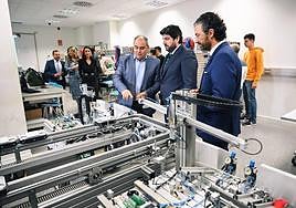 El presidente del Gobierno regional, Fernando López Miras, visita las instalaciones de la Fremm.