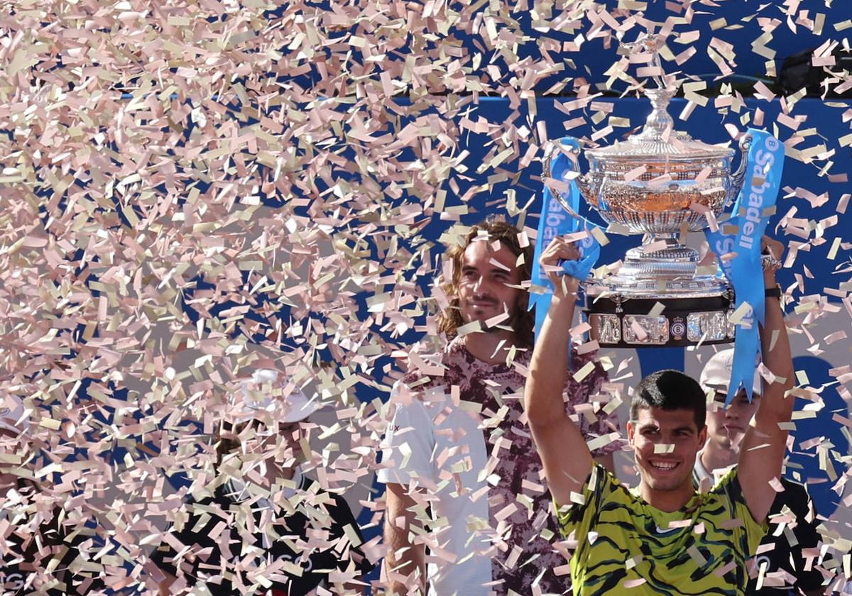 Alcaraz barre a Tsitsipas y revalida el Conde de Godó