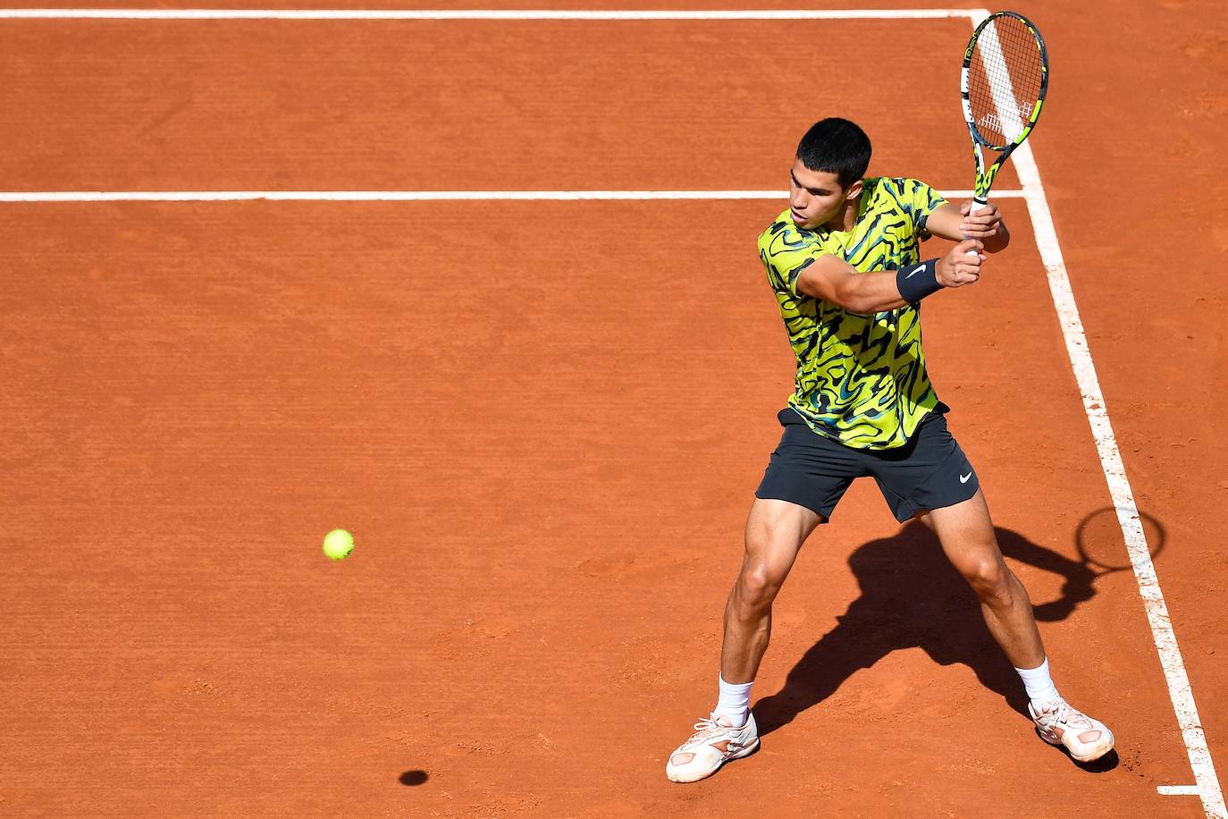 Alcaraz barre a Tsitsipas y revalida el Conde de Godó