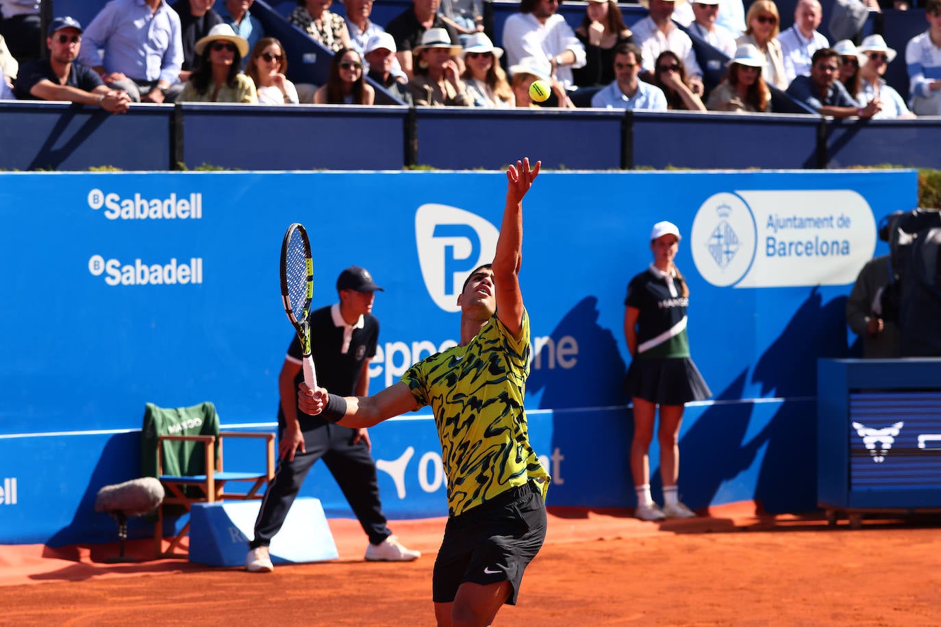 Alcaraz barre a Tsitsipas y revalida el Conde de Godó