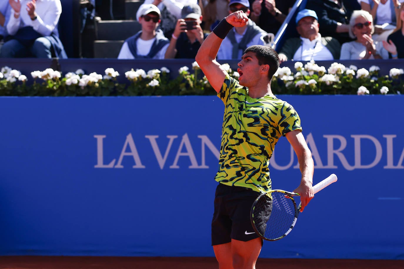 Alcaraz barre a Tsitsipas y revalida el Conde de Godó