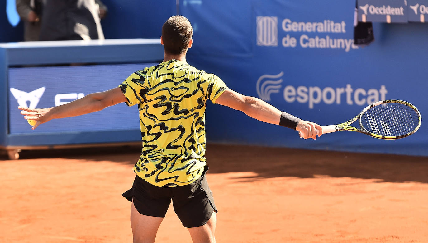 Alcaraz barre a Tsitsipas y revalida el Conde de Godó