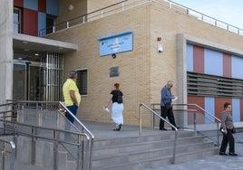 Accesos al centro de salud de Algezares, en Murcia.