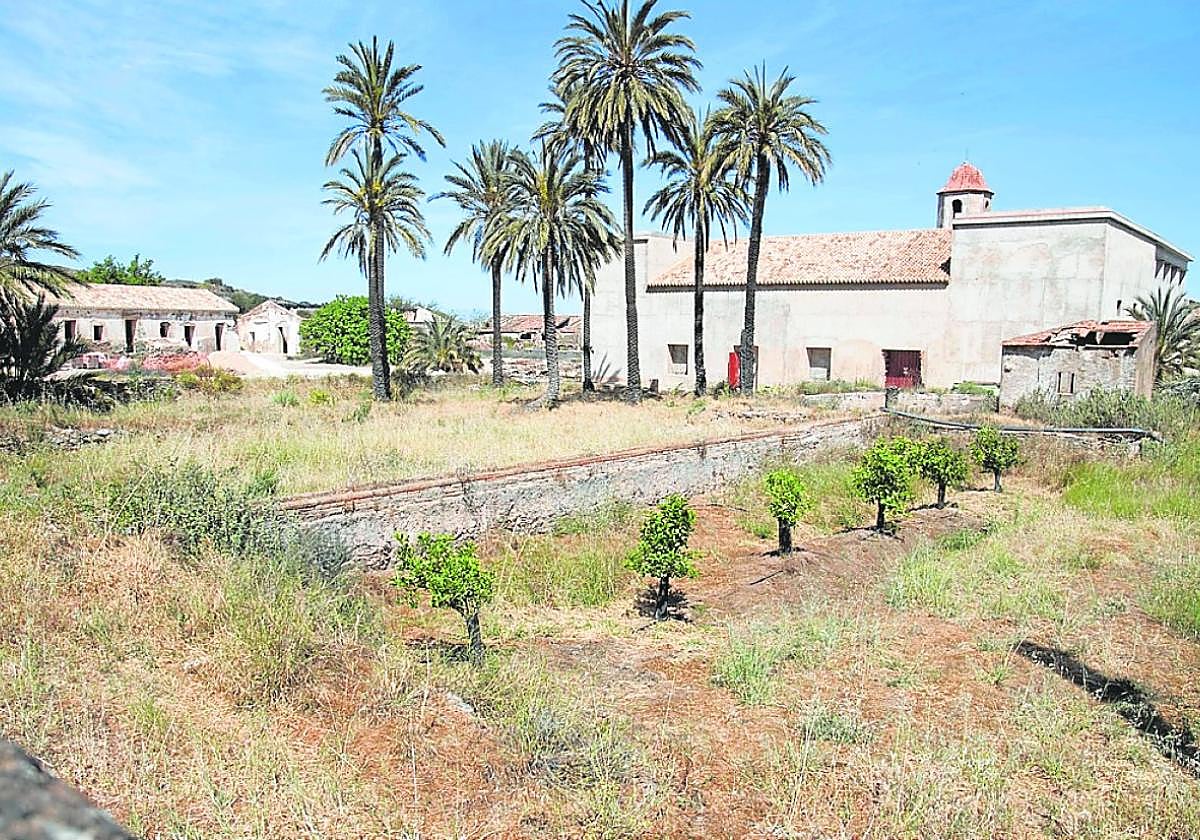 Edificios anexos en fase de rehabilitación junto al monasterio de San Ginés de la Jara.