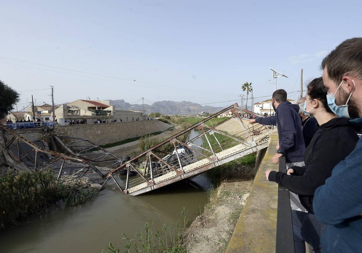 El paso de una hormigonera provocó el colapso del puente de El Raal en marzo de hace dos años.