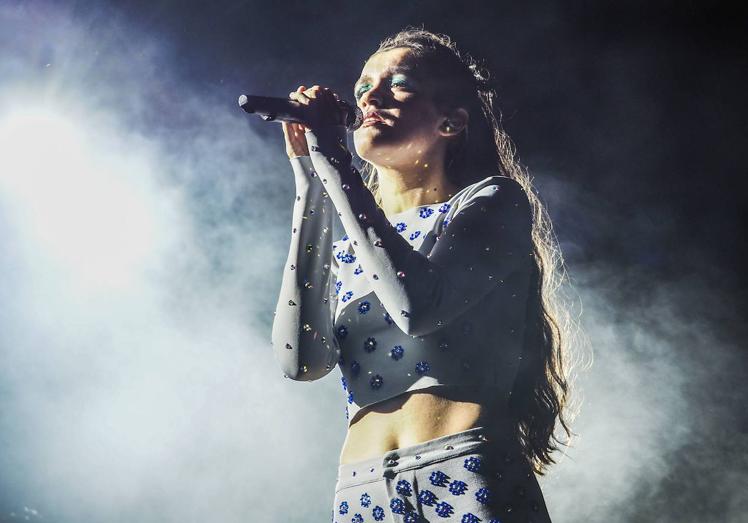 Amaia, durante un concierto.