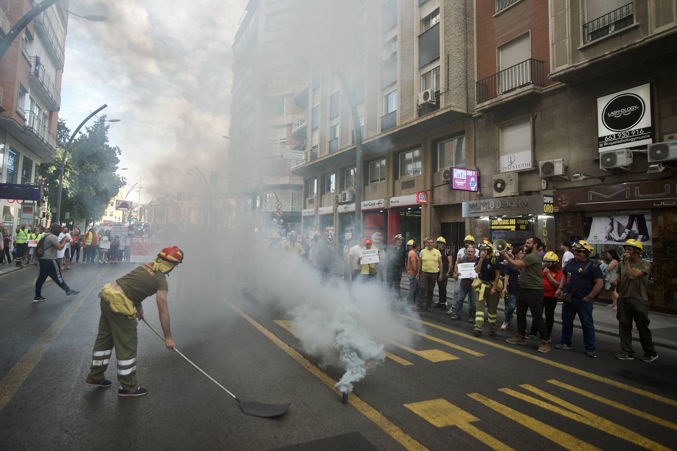 Protesta de bomberos y ambulancias en Murcia