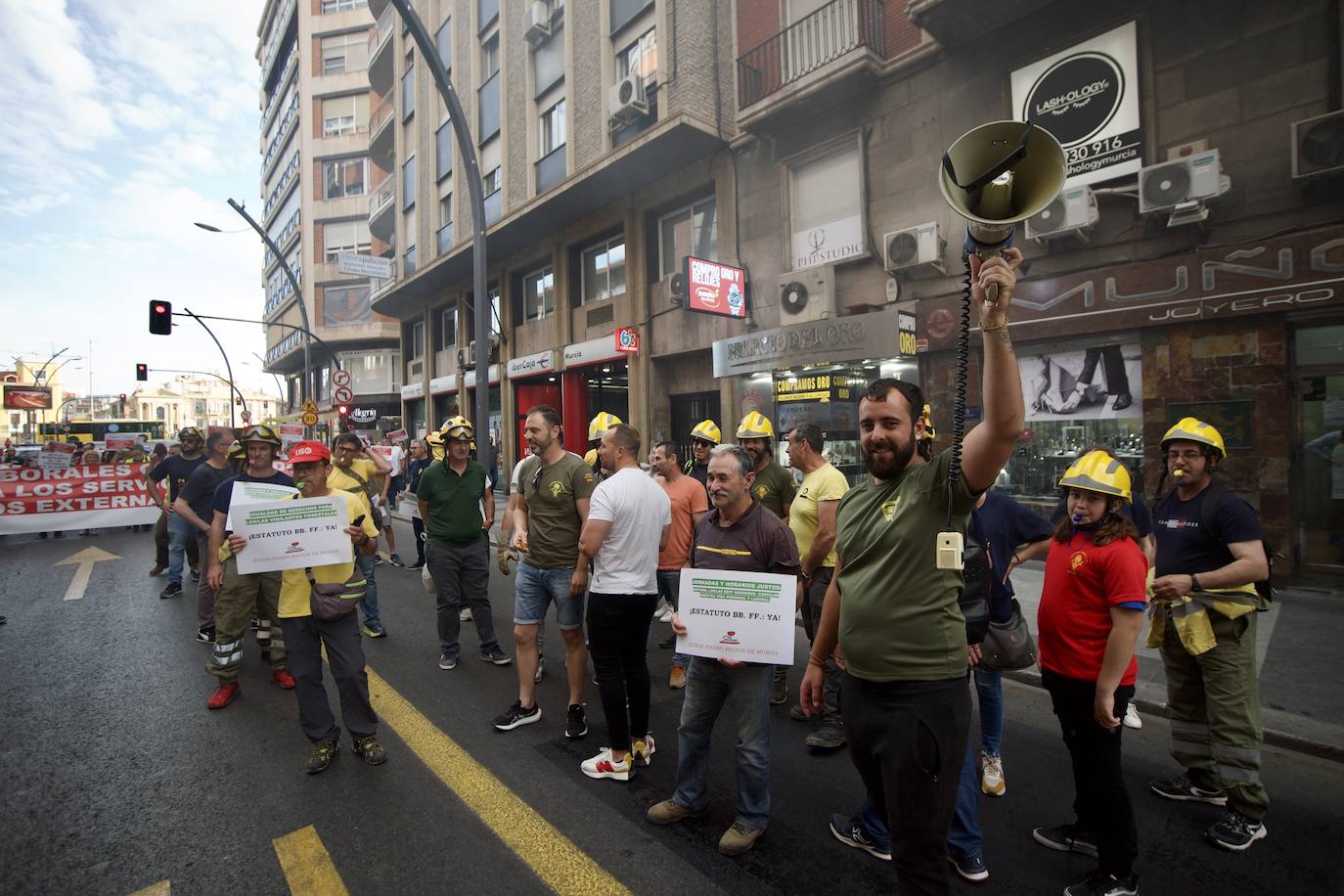 Protesta de bomberos y ambulancias en Murcia