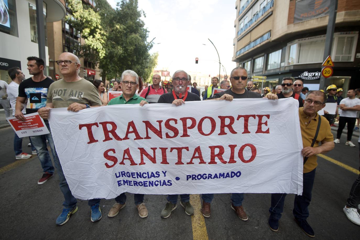 Protesta de bomberos y ambulancias en Murcia