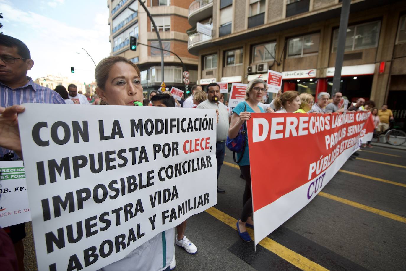 Protesta de bomberos y ambulancias en Murcia