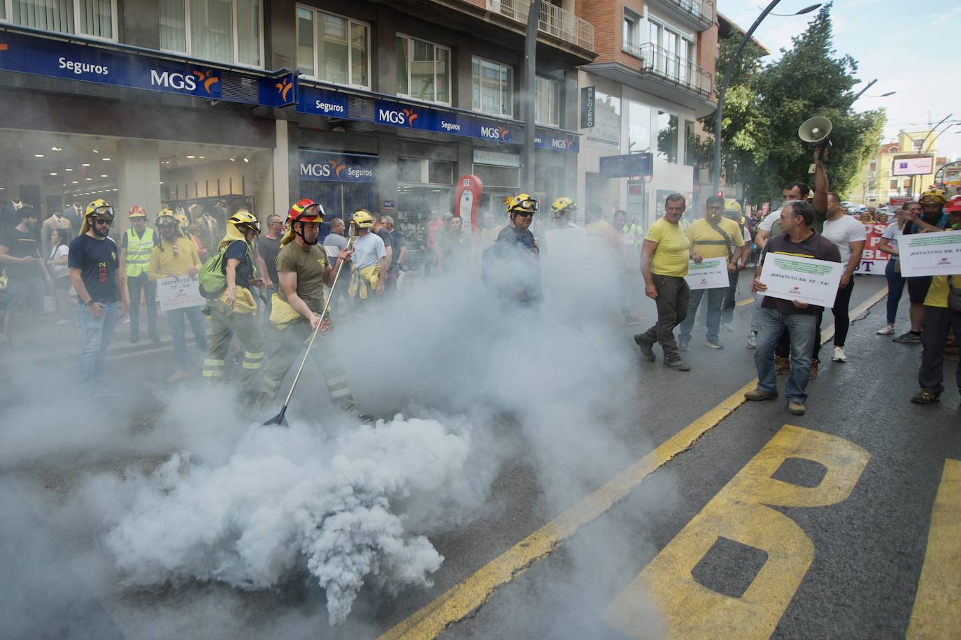 Protesta de bomberos y ambulancias en Murcia