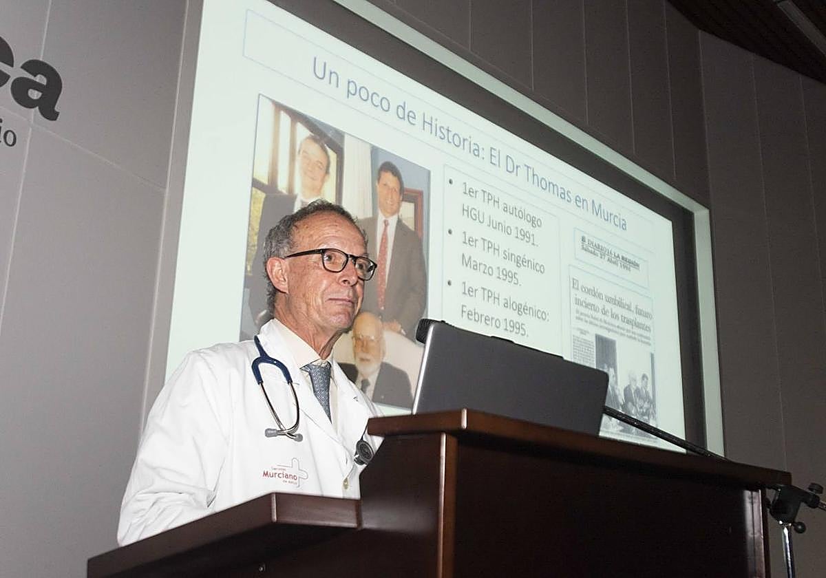 José María Moraleda durante el acto de celebración en el Salón Rojo de la Arrixaca, este viernes.