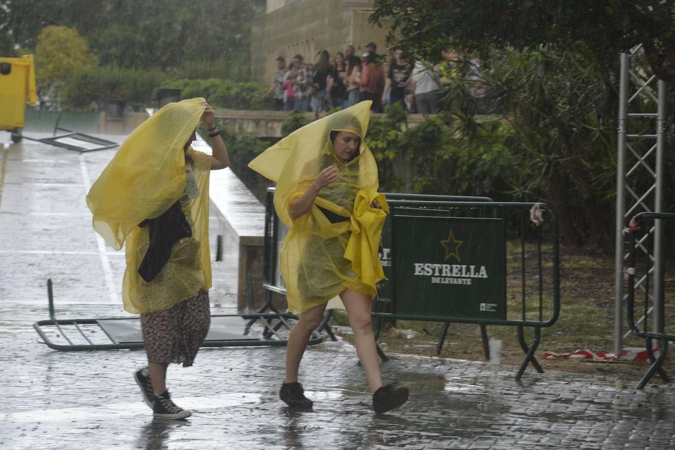 Desalojan el festival Warm Up por una tromba de agua