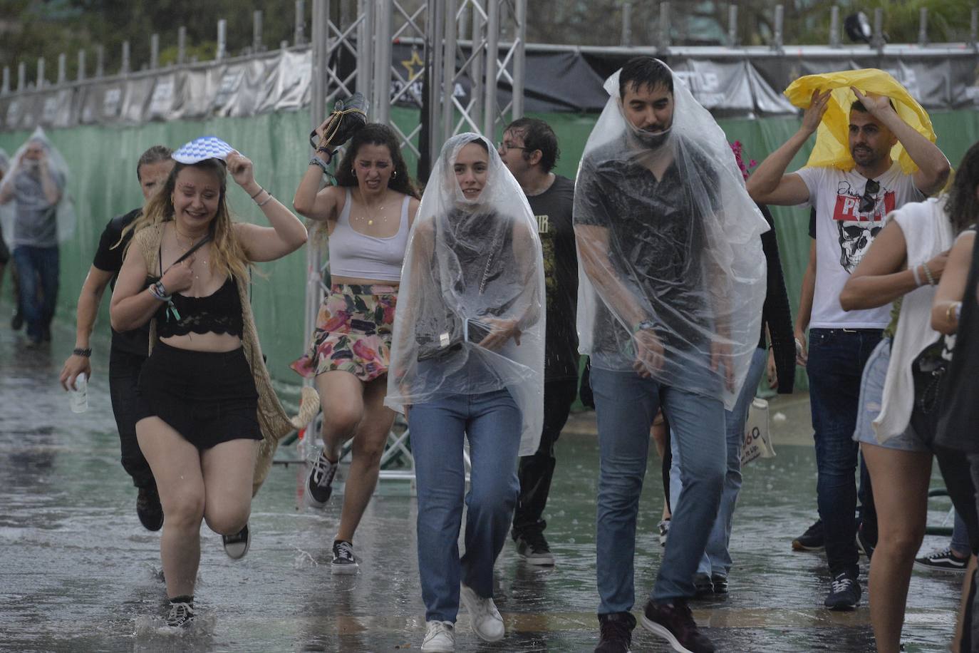 Desalojan el festival Warm Up por una tromba de agua