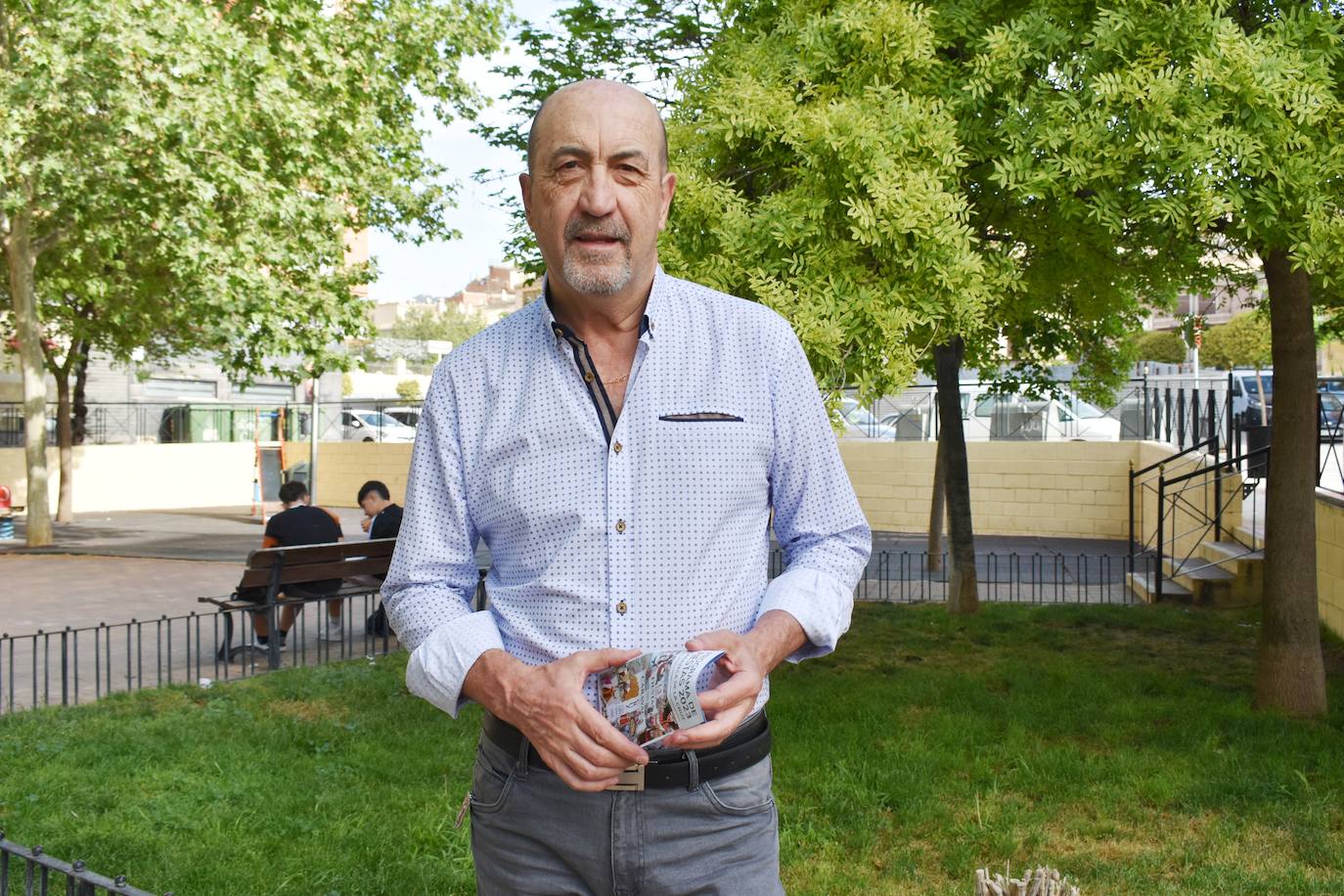 Miguel Sánchez Robles en el jardín de San Juan Pablo II en Caravaca.