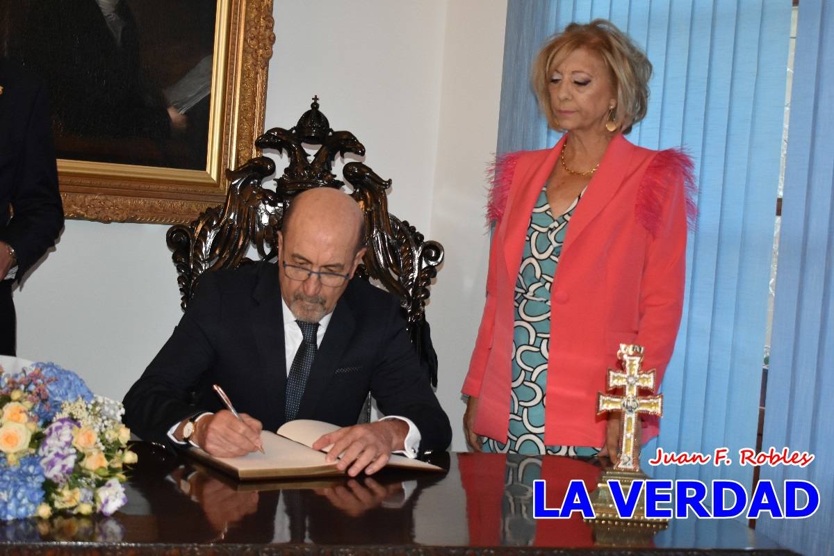 Sánchez Robles invita a vivir con intensidad las Fiestas de la Cruz