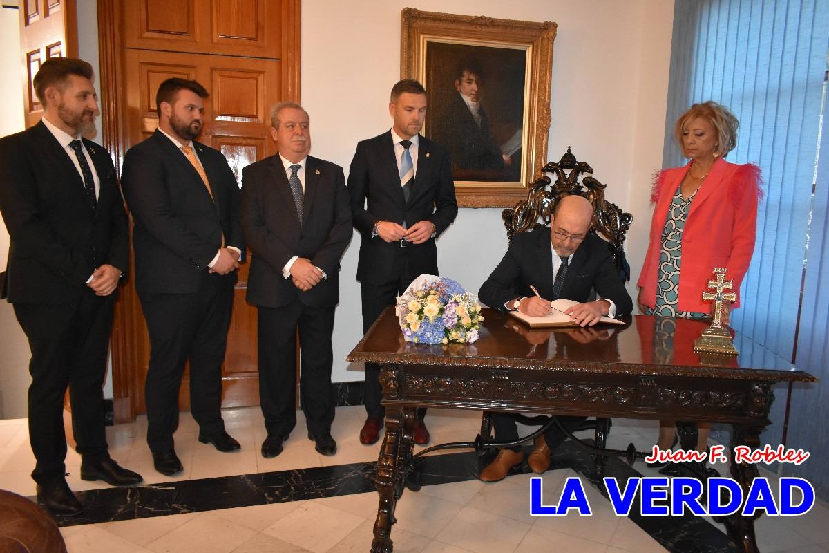 Sánchez Robles invita a vivir con intensidad las Fiestas de la Cruz