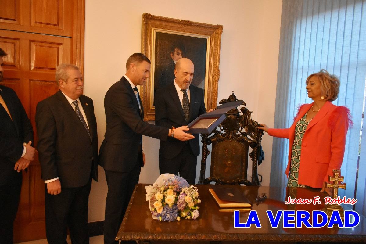 Sánchez Robles invita a vivir con intensidad las Fiestas de la Cruz